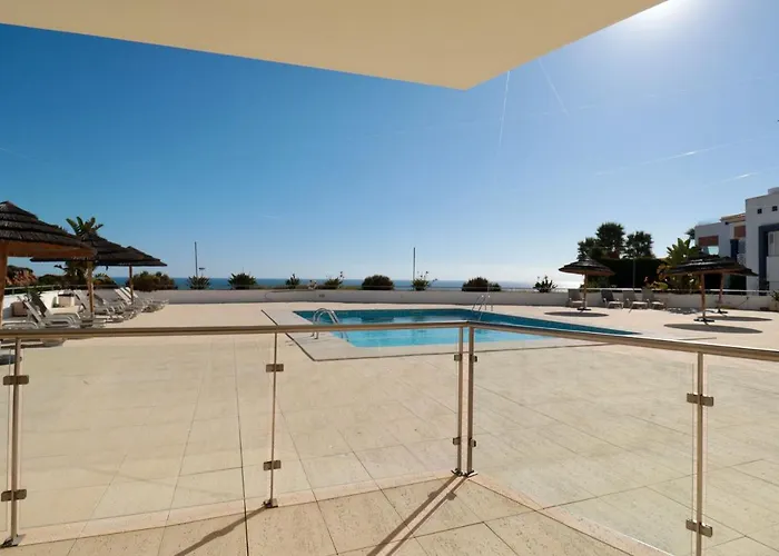 Olhos De Agua 1Br With Pool, Ac And Free Parking