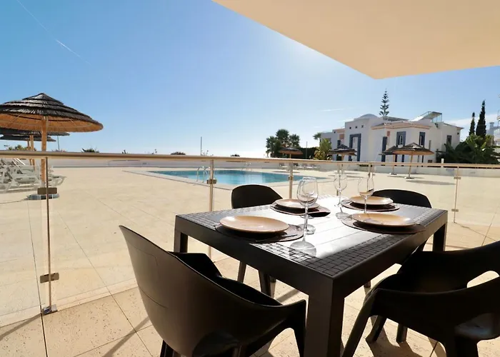 Olhos De Agua 1Br With Pool, Ac And Free Parking