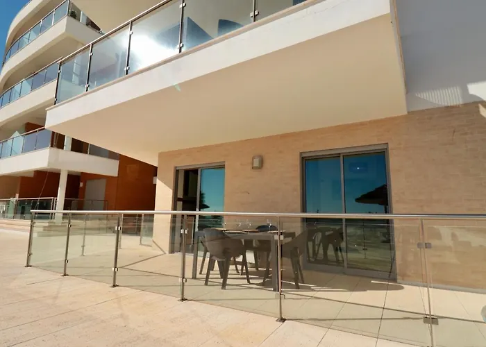 Olhos De Agua 1Br With Pool, Ac And Free Parking