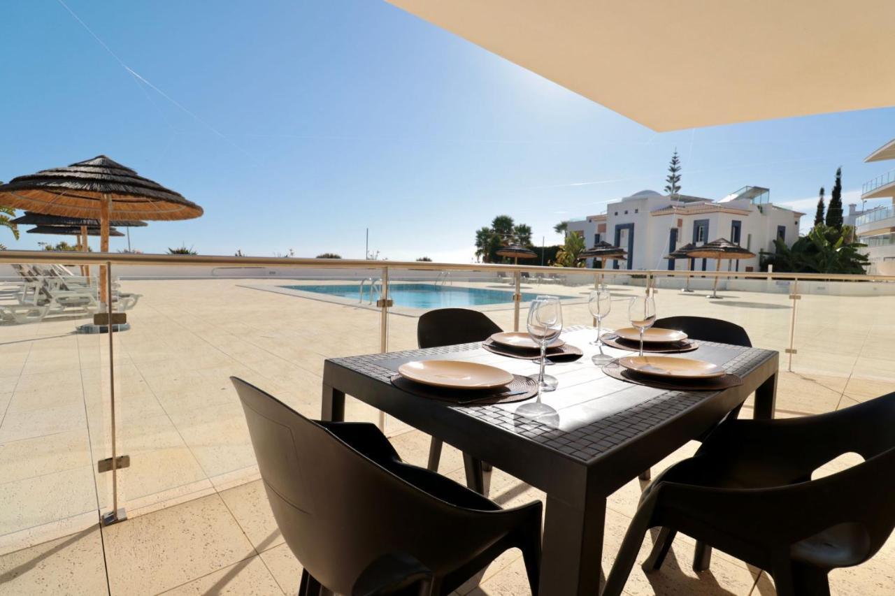 Apartment Olhos De Agua 1br With Pool, Ac And Free Parking