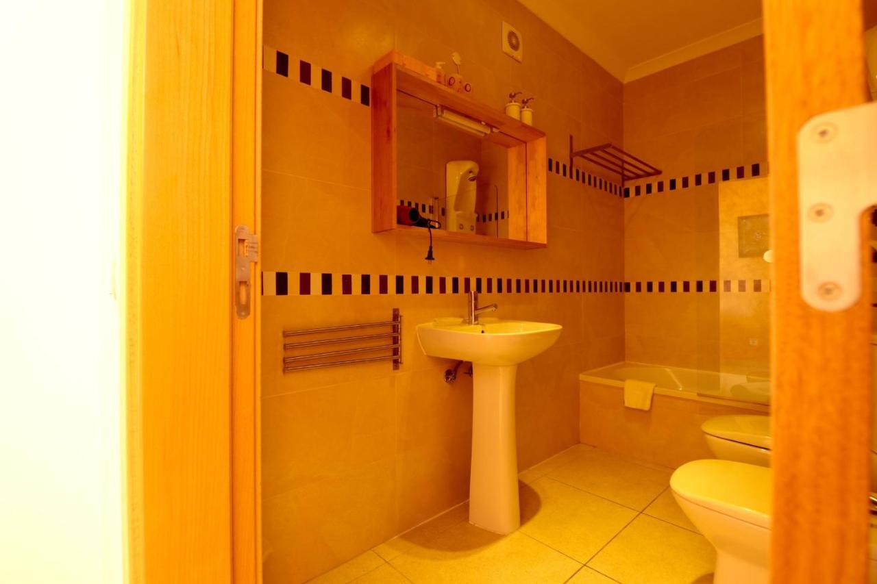 Apartment Olhos De Agua 1br With Pool, Ac And Free Parking *