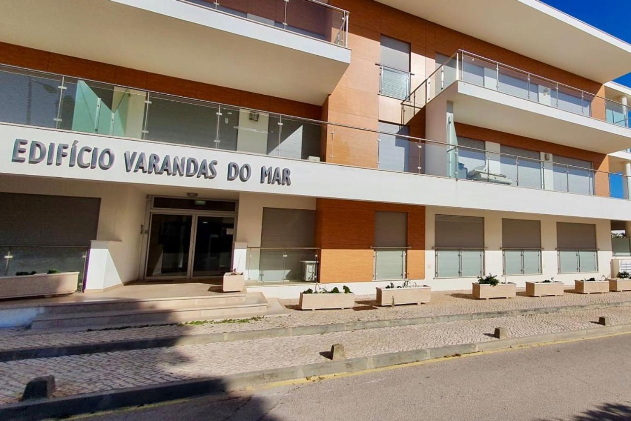 Olhos De Agua 1br With Pool, Ac And Free Parking Appartement