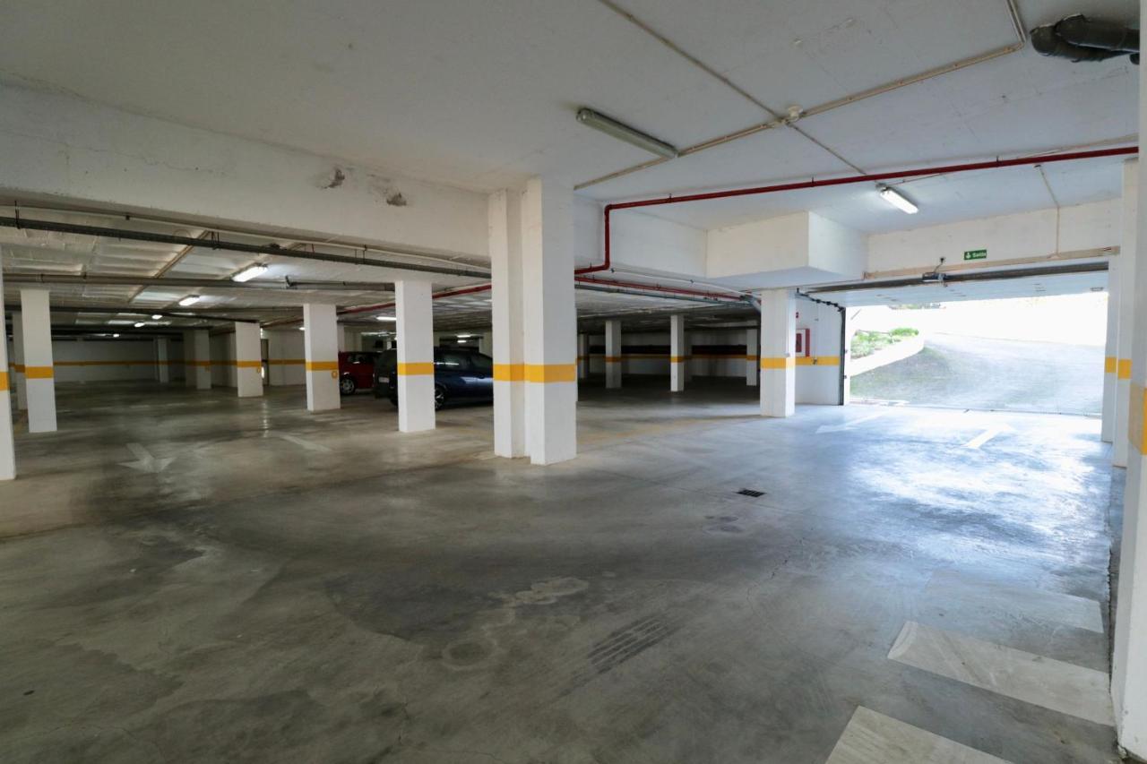 Olhos De Agua 1br With Pool, Ac And Free Parking Appartement