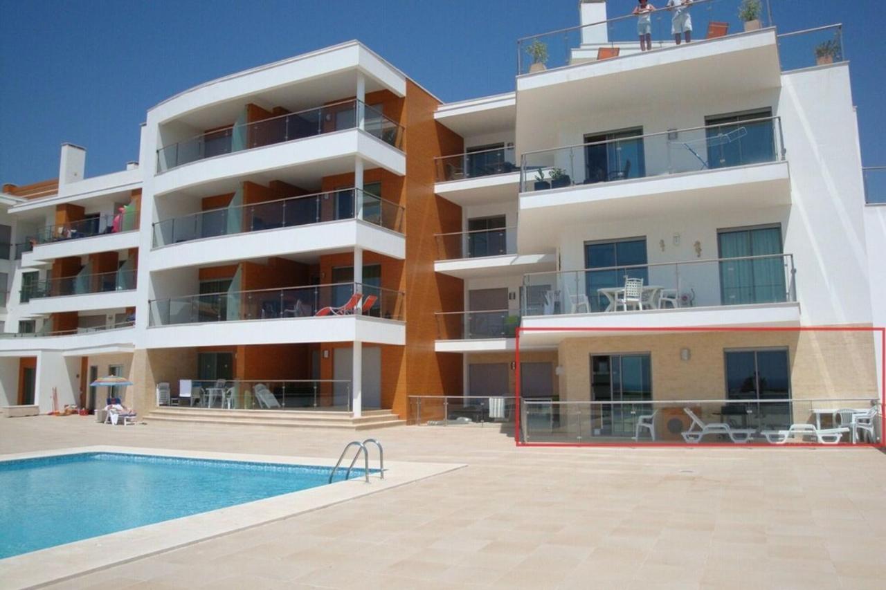 Olhos De Agua 1br With Pool, Ac And Free Parking Appartement